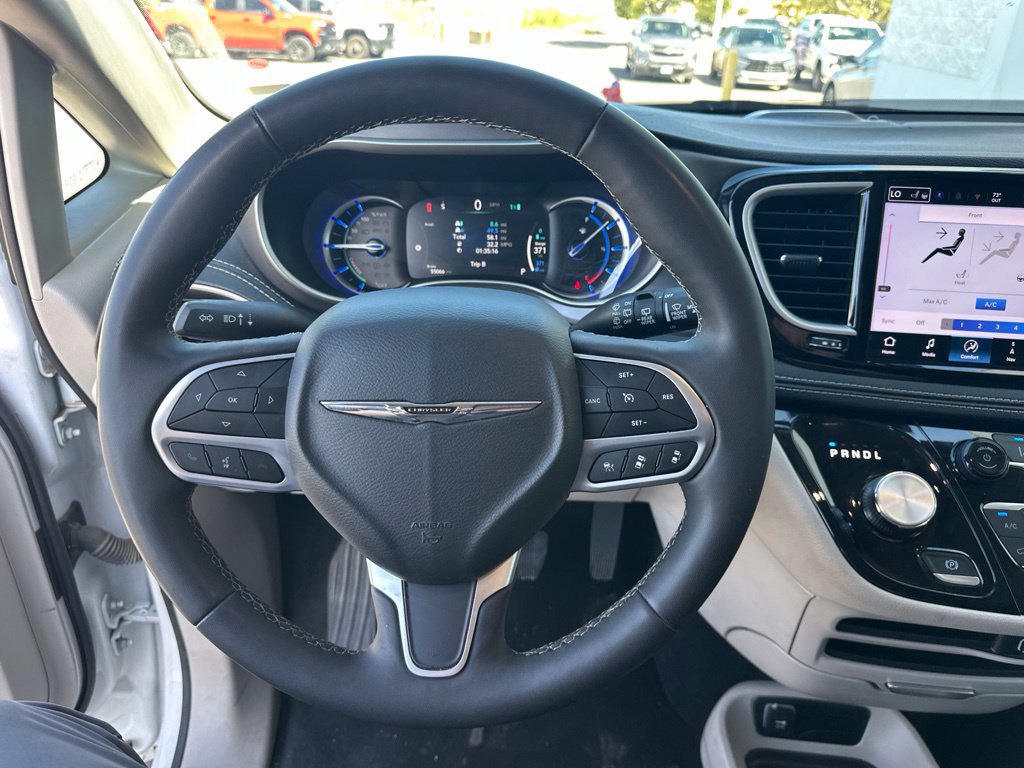 Used 2024 Chrysler Pacifica Limited FWD image 12