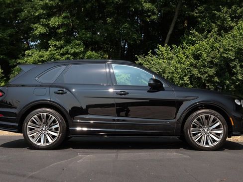 Used 2023 Bentley Bentayga Speed image 16