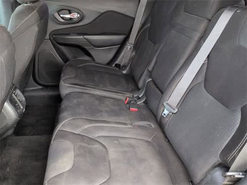 Used 2015 Jeep Cherokee Latitude w/ Comfort/Convenience Group image 19