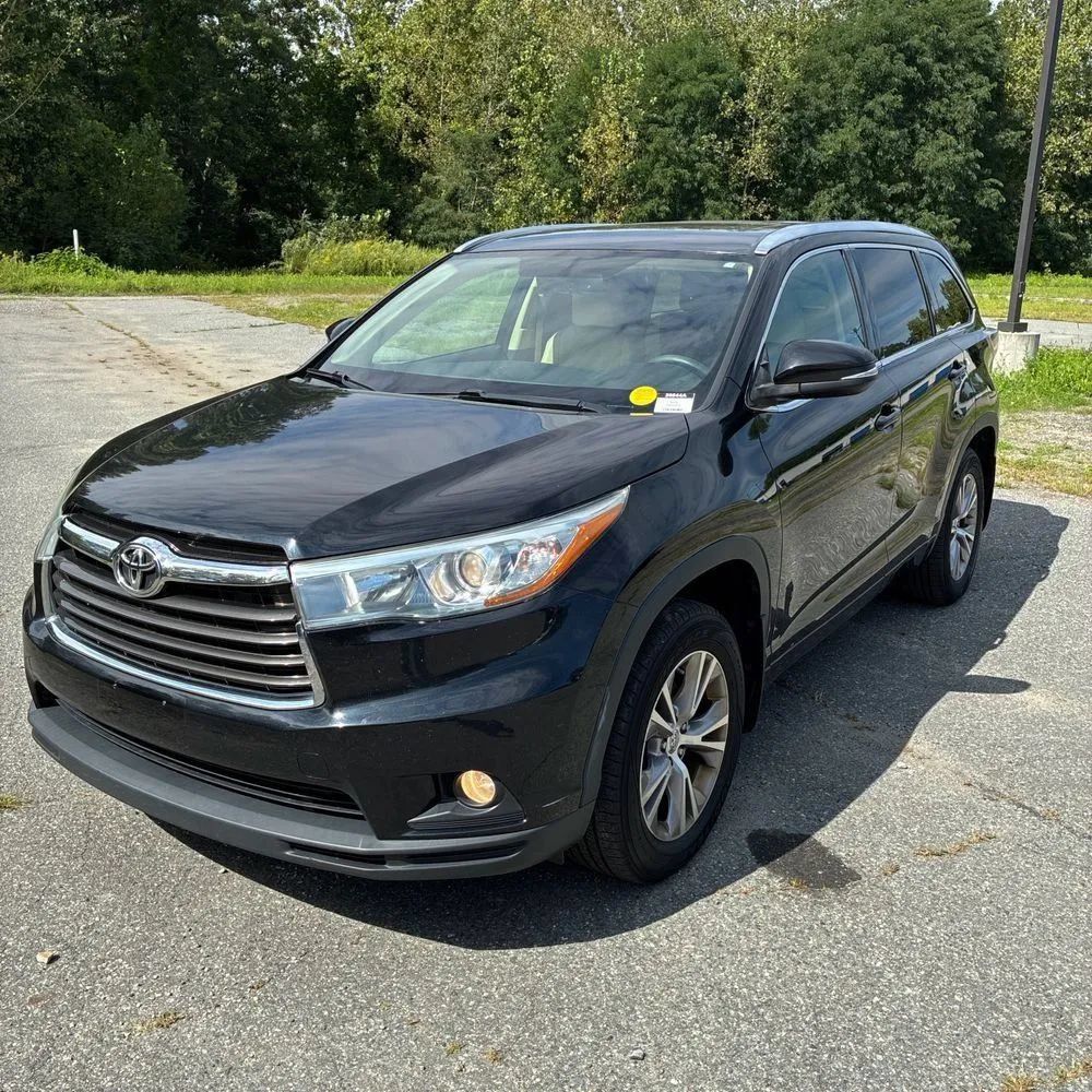 Used 2015 Toyota Highlander XLE AWD/4WD image 1