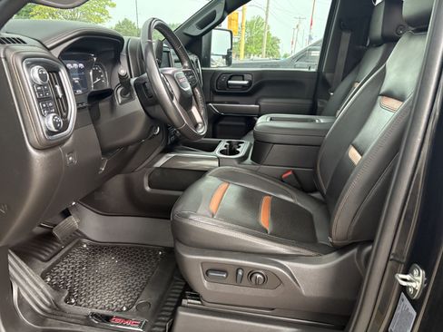 Used 2022 GMC Sierra 2500 AT4 w/ AT4 Premium Plus Package AWD/4WD image 8