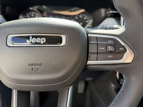 Used 2022 Jeep Compass Latitude image 16