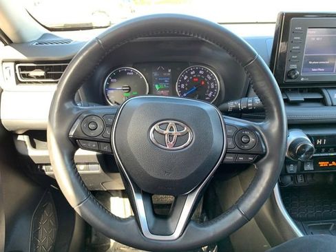 Used 2020 Toyota RAV4 XLE w/ XLE Grade Weather Package AWD/4WD image 18