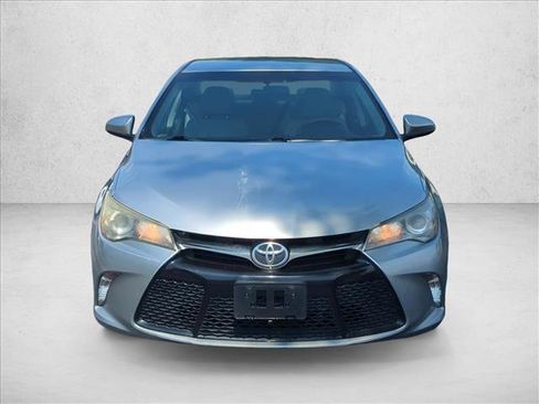 Used 2016 Toyota Camry SE FWD image 2