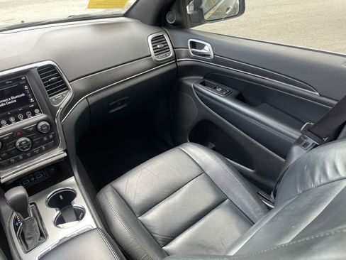 Used 2018 Jeep Grand Cherokee Limited image 22