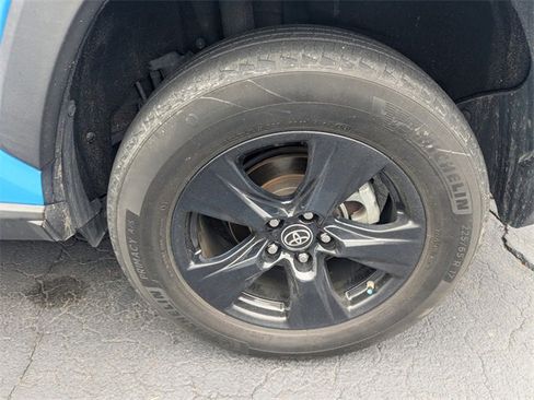 Used 2021 Toyota RAV4 LE image 9