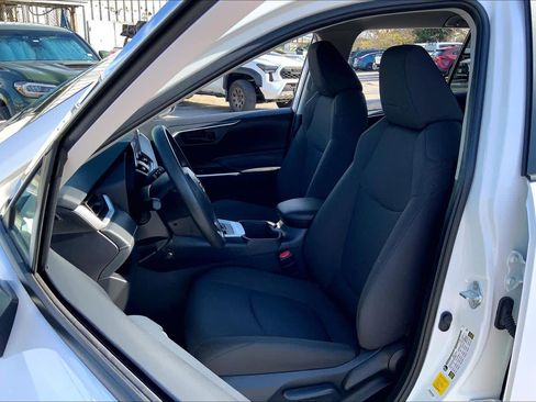 Used 2024 Toyota RAV4 LE image 7