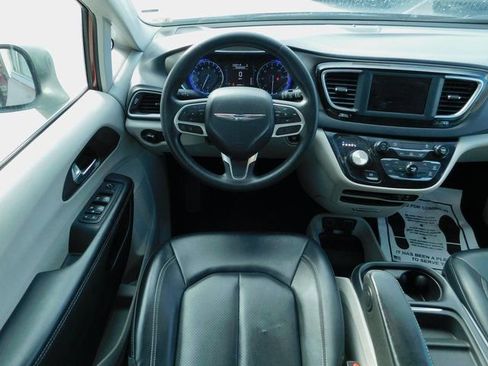 Certified 2020 Chrysler Voyager Lxi FWD image 6