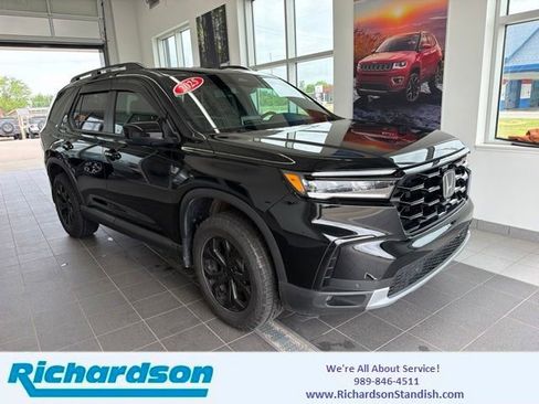 Used 2025 Honda Pilot TrailSport image 1