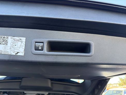 Used 2024 Toyota Sienna XLE FWD image 58