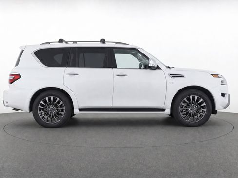 Used 2022 Nissan Armada Platinum w/ Captain's Chairs Package RWD image 4