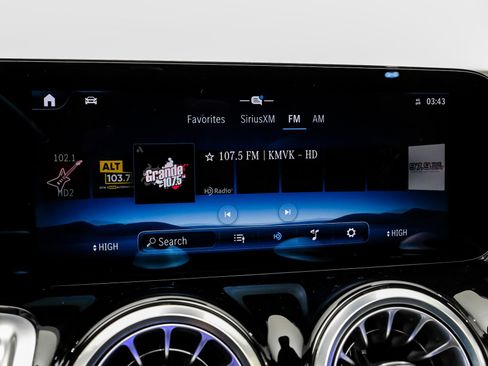 Used 2024 Mercedes-Benz GLB 250 w/ Exclusive Package image 29