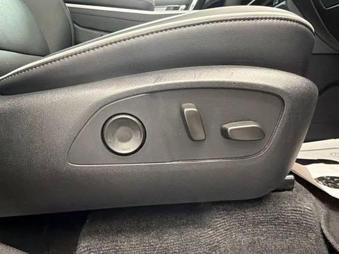 Used 2025 Buick Enclave Preferred AWD/4WD image 13
