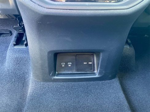 Used 2024 Volkswagen Atlas SE image 16