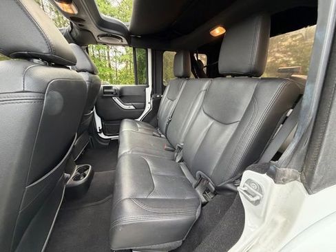 Used 2014 Jeep Wrangler Unlimited Sahara w/ Connectivity Group AWD/4WD image 14