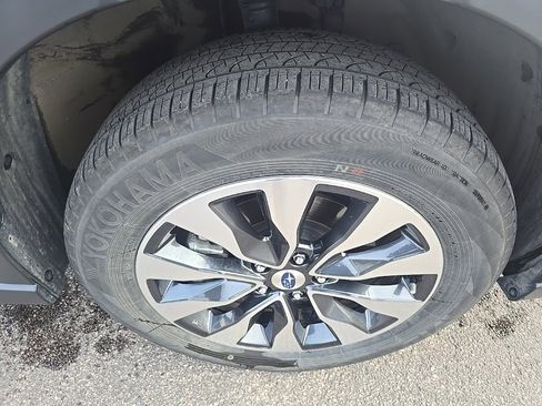 Certified 2025 Subaru Outback Limited image 5