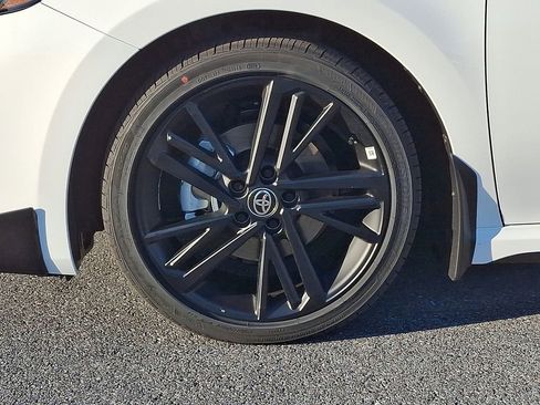New 2026 Toyota Camry Hybrid FWD image 19