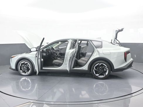 Used 2025 Kia K4 EX image 73