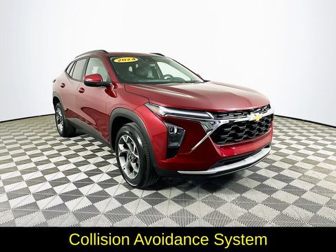 Used 2024 Chevrolet Trax LT w/ Driver Confidence Package image 3