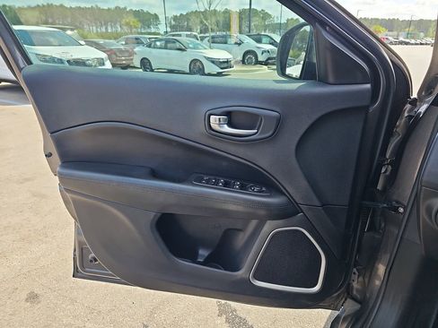 Used 2021 Jeep Compass Latitude FWD image 30