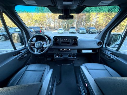 Used 2019 Mercedes-Benz Sprinter 1500 image 7