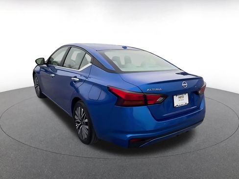 Used 2025 Nissan Altima 2.5 SV image 11