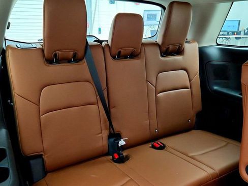 Used 2023 Nissan Pathfinder Platinum FWD image 21
