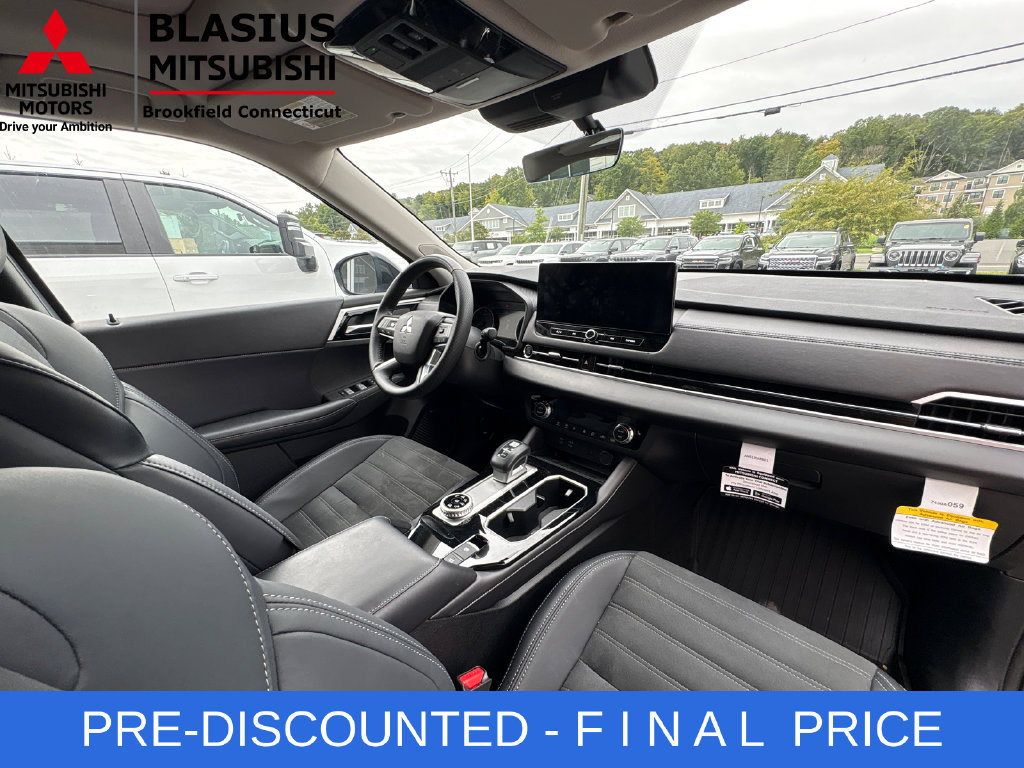 Used 2025 Mitsubishi Outlander AWD image 54