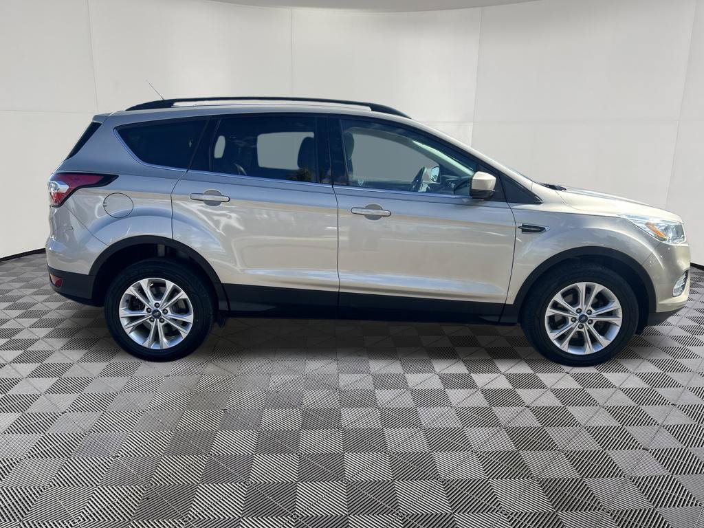 Used 2017 Ford Escape SE w/ Equipment Group 201A FWD image 10