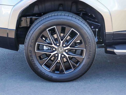 Certified 2026 Lexus GX 550 w/ Cold Area Package AWD/4WD image 9