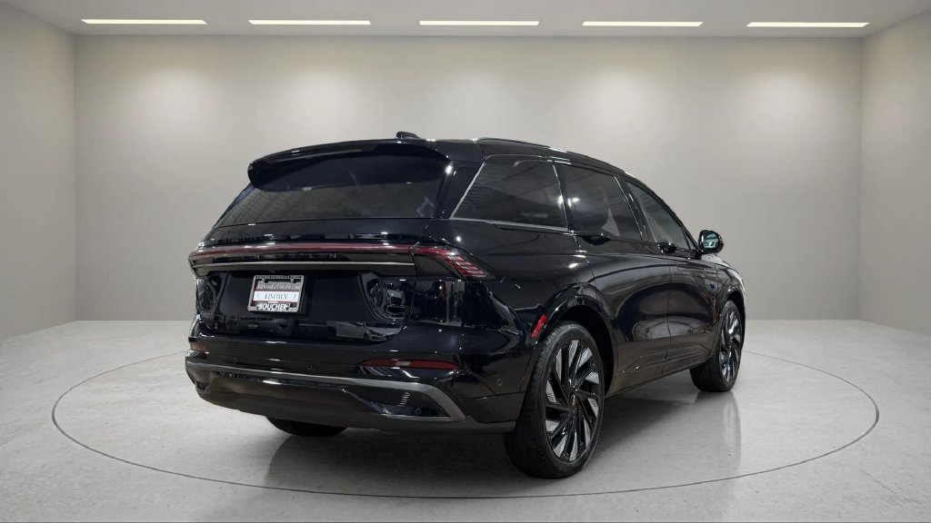 Certified 2024 Lincoln Nautilus Reserve w/ Jet Appearance Package (87T) AWD/4WD image 3