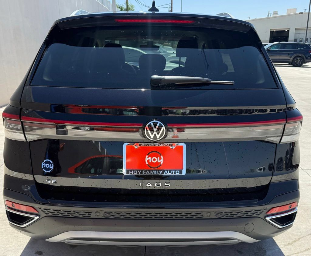 Certified 2025 Volkswagen Taos SE FWD image 6