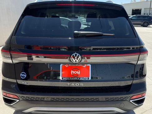 Certified 2025 Volkswagen Taos SE FWD image 6