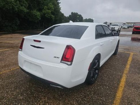 Used 2020 Chrysler 300 Touring w/ Sport Appearance Package RWD image 3
