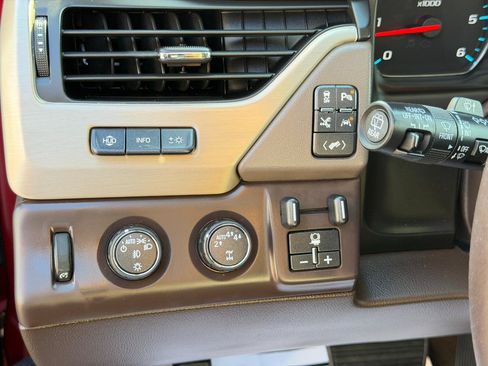Used 2017 GMC Yukon Denali w/ Open Road Package AWD/4WD image 22