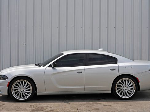 Used 2023 Dodge Charger SXT RWD image 43