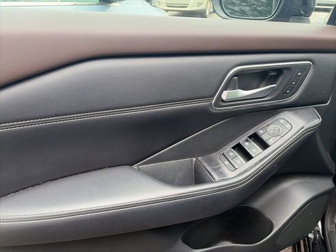 Used 2021 Nissan Rogue SL w/ Premium Package image 8