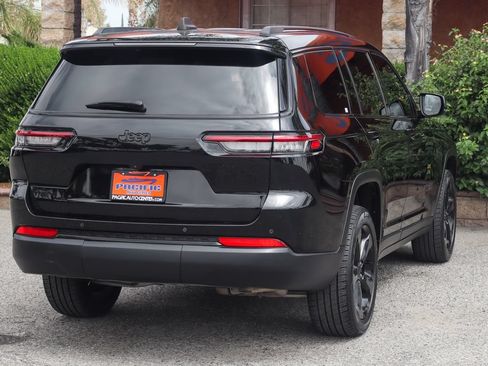 Used 2024 Jeep Grand Cherokee L Altitude AWD/4WD image 9