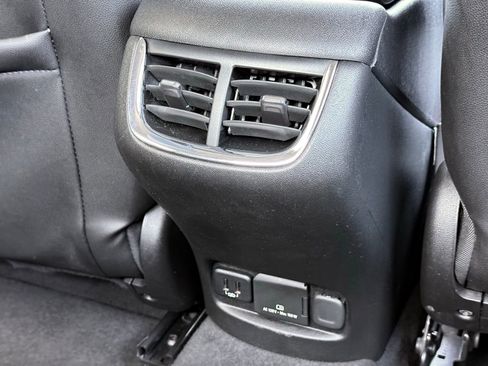 Used 2017 Chevrolet Malibu LT w/ Leather Package image 22