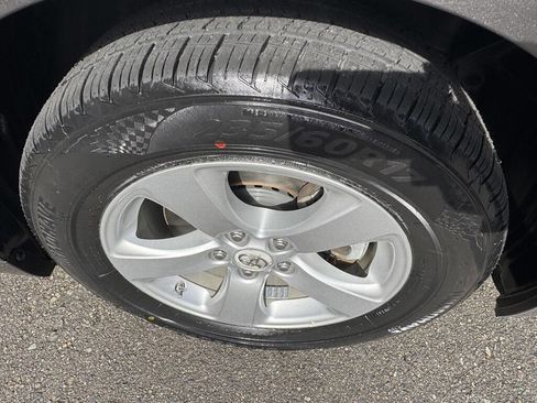 Used 2012 Toyota Sienna LE image 28