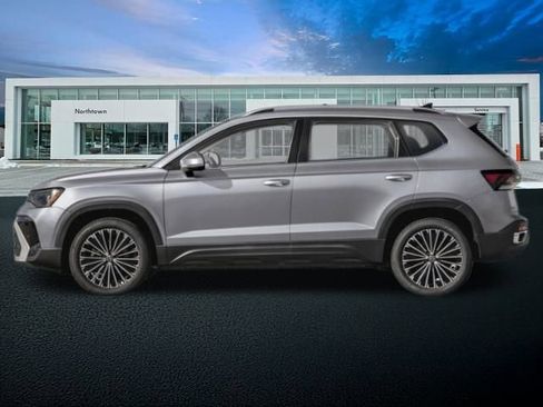 New 2026 Volkswagen Taos SE image 3