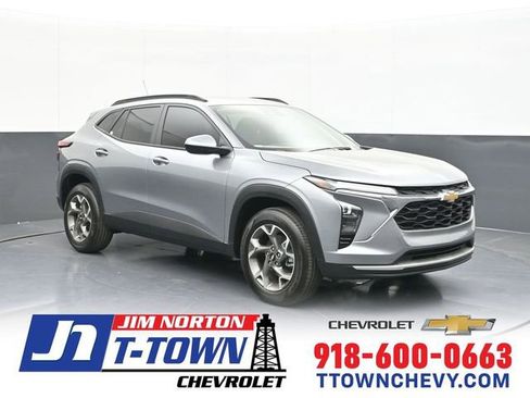 New 2026 Chevrolet Trax LT w/ Driver Confidence Package FWD image 1