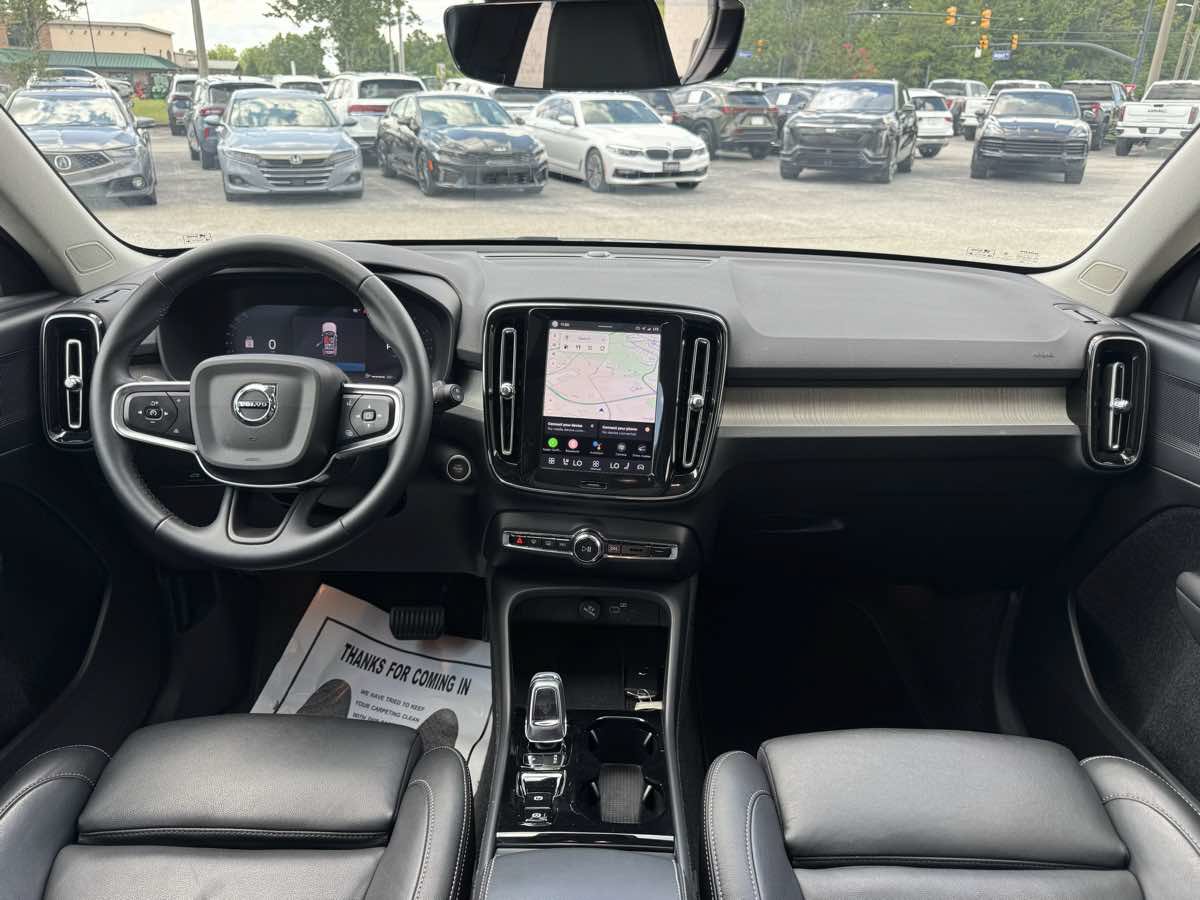 Used 2025 Volvo XC40 B5 Plus AWD/4WD image 14