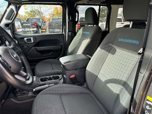 Used 2021 Jeep Wrangler Unlimited Islander image 12
