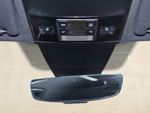 Used 2022 Volkswagen Tiguan SE image 22