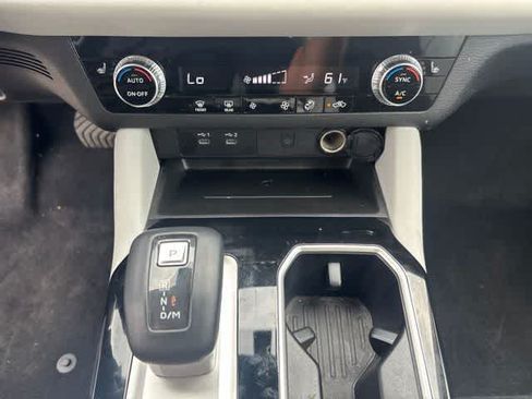 Used 2025 Mitsubishi Outlander SE FWD image 18