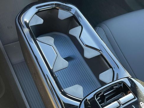 Certified 2025 Volvo EX30 Plus w/ Protection Package Premier image 21