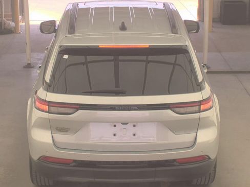 Used 2023 Jeep Grand Cherokee Altitude RWD image 4