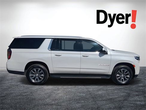 Used 2021 Chevrolet Suburban LT w/ LT Signature Package image 2