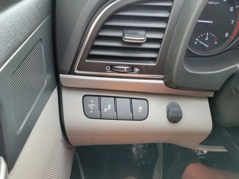 Used 2018 Hyundai Elantra Value Edition w/ Cargo Package image 26